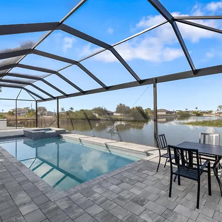 Scenic Modern Waterfront Stay W Heated Pool And Spa